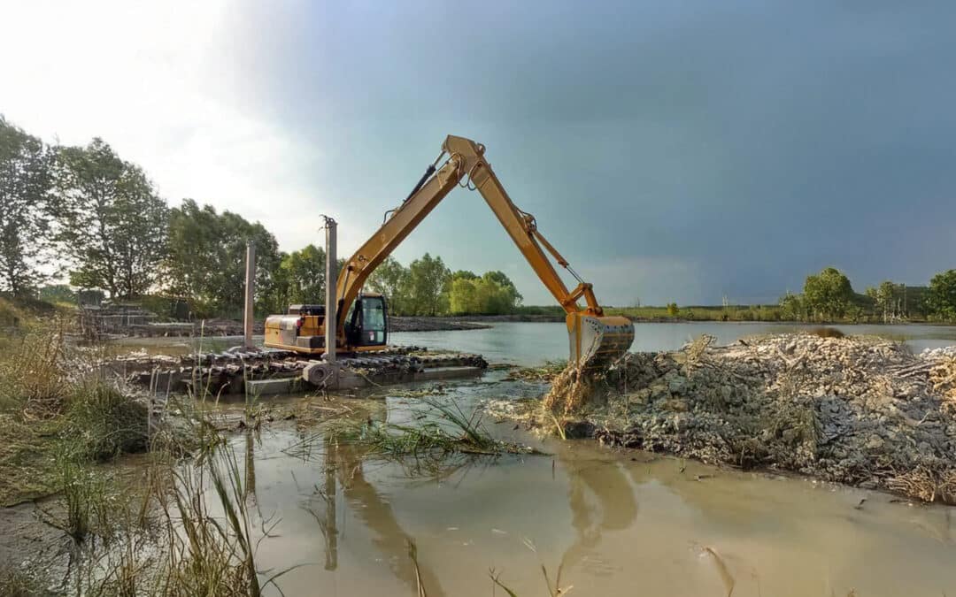 Amphibious Dredging Excavators: Versatile Solutions for Swamps, Lakes, and Shallow Waters